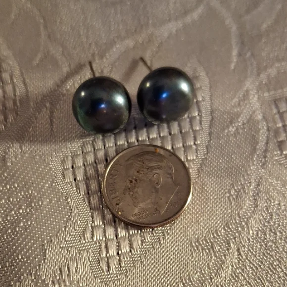 Elegant Black Tahitian Pearl Stud Earrings Sterling - Picture 2 of 3
